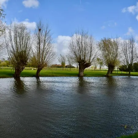 Scenic Countryside Stay, Cleaning Included Nieuwpoort